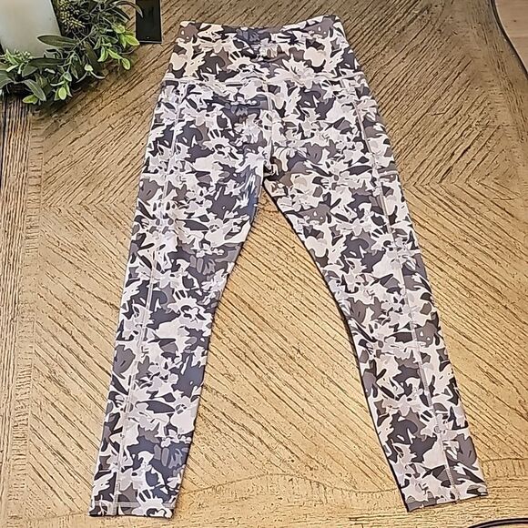 Floral capri high waisted leggings size S NWT - Picture 10 of 12